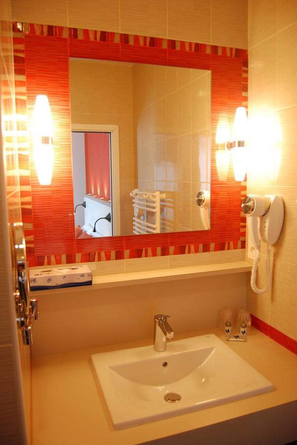 โดแมน เลอ มาร์ติเนต์ ดิ ออริจินัล เรอแล Hotel Bouin  ภายนอก รูปภาพ
